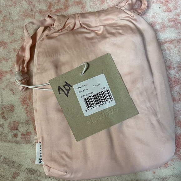 Ettitude NWT Cloud Pink Sateen Shortie in Bag Clean Bamboo - Picture 2 of 3